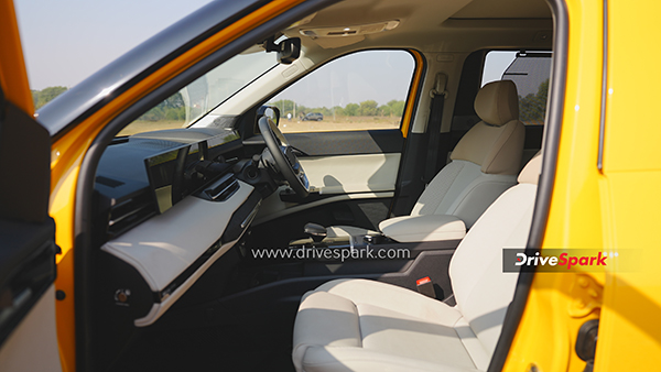 Tata Sierra Receives Over 1 35 Lakh Enquiries and 70000 Bookings on Day 1 Posing Threat to Rivals Tata Sierra Receives Over 1 35 Lakh Enquiries and 70000 Bookings on Day 1 Posing Threat to Rivals