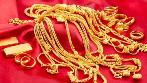 Gold Rates Dip on MCX Amid Profit Taking and Geopolitical Relief Supported by a Firm Dollar