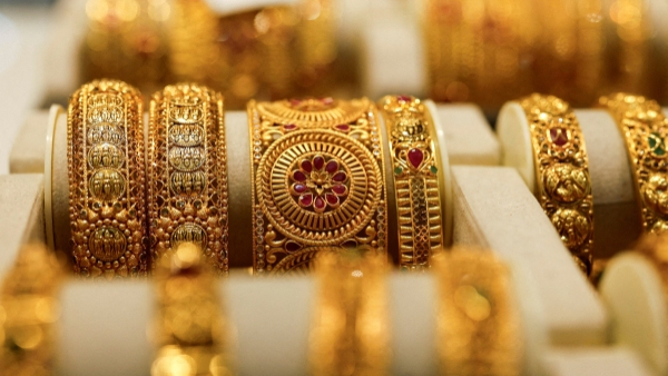 Gold Prices Reaches Peak Above 5000 dollar per ounce India Gold Price Tops Rs 1 60 000 per 10g