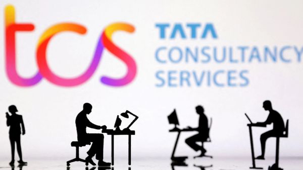TCS Halts Anniversary Appraisals WFO Non Compliance Bengaluru IT Employees Impact Increments Performance Band Release Updates 2026