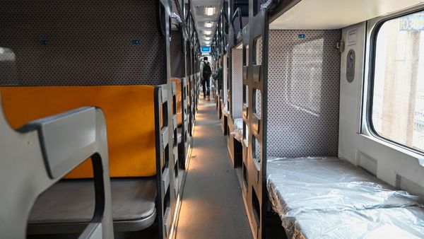 Vande Bharat Sleeper Express ticket prices route launch date and reservation rules for Howrah Guwahati Vande Bharat Sleeper train starting January 2026