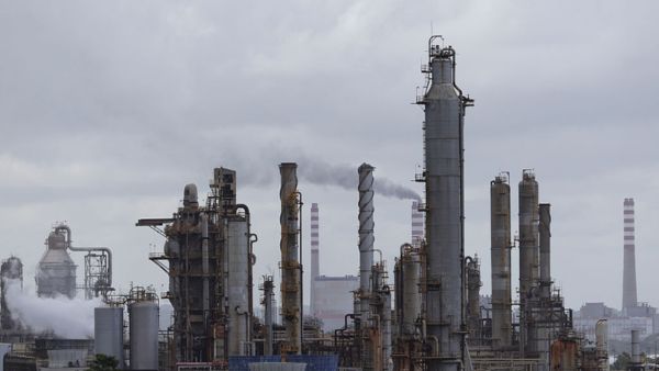 why is venezuela poor despite having world largest oil reserves caracas airstrike economic crisis reasons