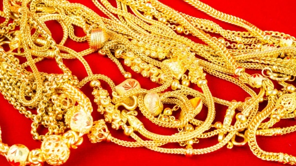 Gold Rates Jump on Multy Comodity Exchange Cross Rs 1 57 Lakh per 10g as Silver Surges 10000 Per KG