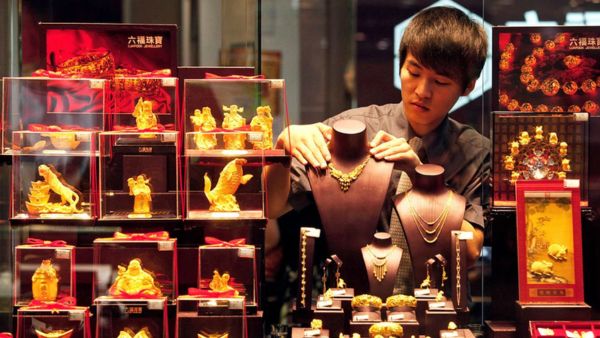 Chinese Consumers Gold Buying Spree During Spring Festival Holiday As Global Prices Reach Record Highs