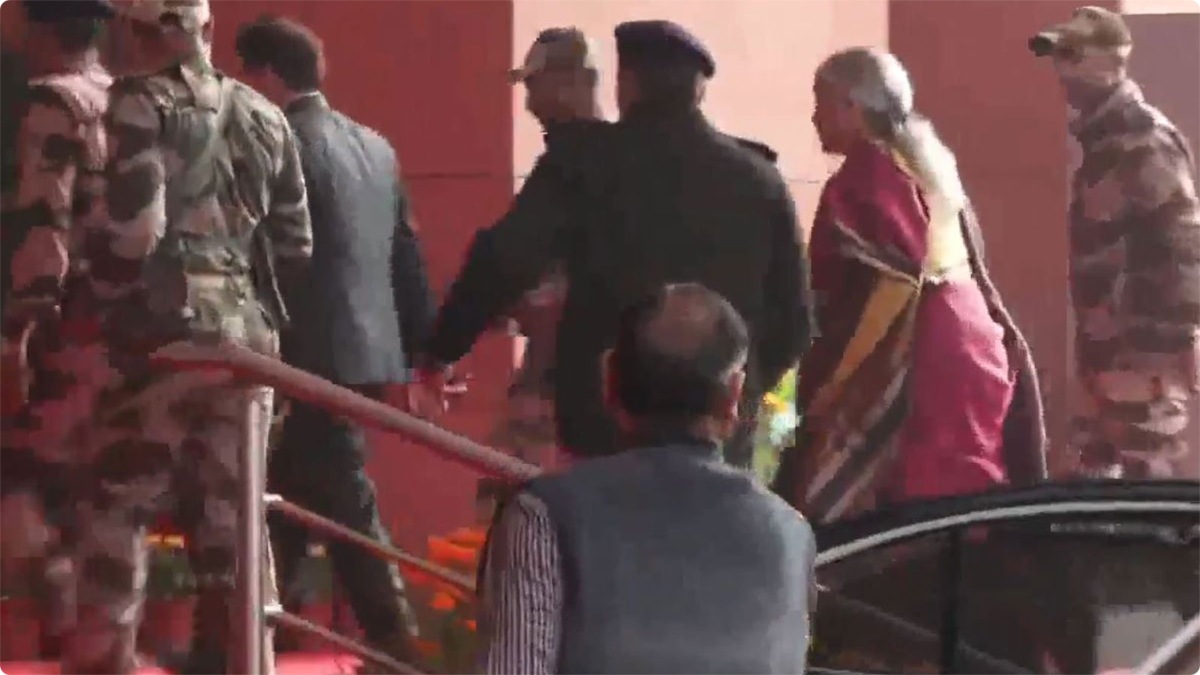 కర్తవ్య భవన్‌కు చేరుకున్న ఆర్థిక మంత్రి నిర్మలా సీతారామన్