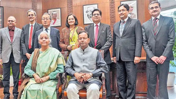 బడ్జెట్ 2026కి ముందు అధికారులతో కేంద్ర ఆర్థిక మంత్రి నిర్మలా సీతారామన్ సమావేశం