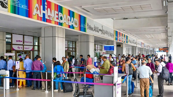 Man Swallows Gold Worth 22 Lakh Caught At Ahmedabad Airport From Abu Dhabi Smuggling Investigation