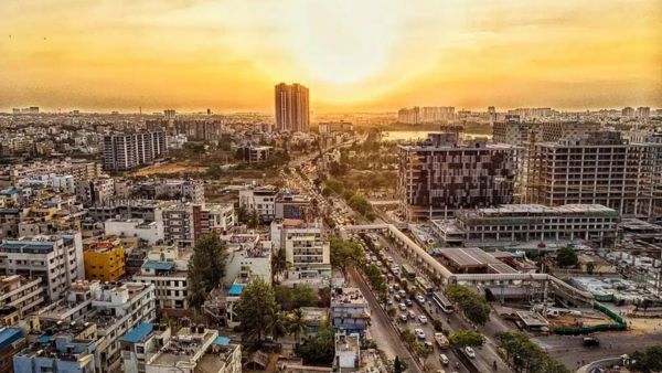 Bengaluru homebuyer salary 2 5 lakh home loan 1 05 crore affordability debate summary