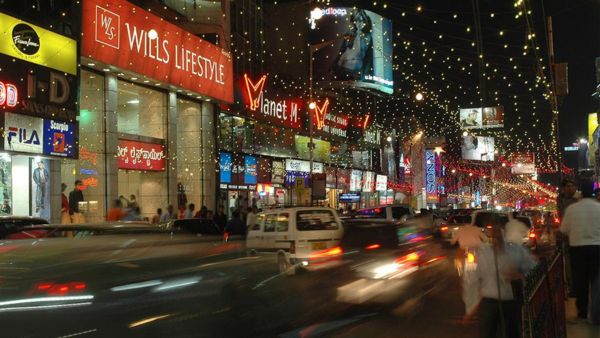 Woman survives full day in Bengaluru on Rs 500 budget highlights daily expenses and smart saving tips summary