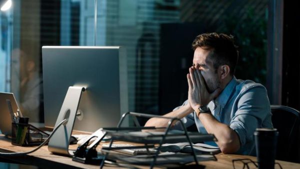 How recurring layoffs change employee behavior and workplace culture study and mental health impact How recurring layoffs change employee behavior and workplace culture study and mental health impact