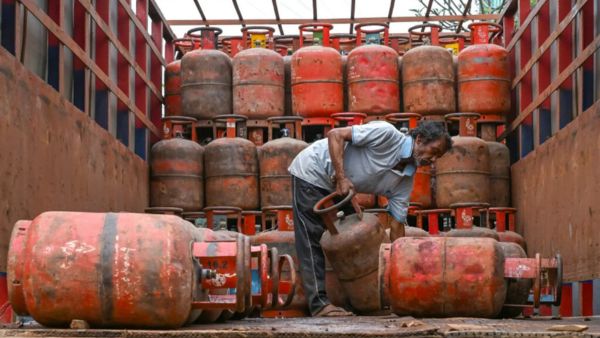 India Fuel Reserves Update Hardeep Singh Puri LPG Prices Crude Oil Stocks Russia LNG News