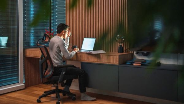 Meta Software Engineer Raymond Zeng 3 Crore Salary Spartan Lifestyle Minimalist Trending Update Meta Software Engineer Raymond Zeng 3 Crore Salary Spartan Lifestyle Minimalist Trending Update