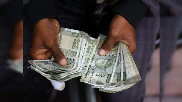 Fake Rs 500 Notes Surge 20 Percent Counterfeit Currency In Banking System RBI Annual Report Fake Rs 500 Notes Surge 20 Percent Counterfeit Currency In Banking System RBI Annual Report