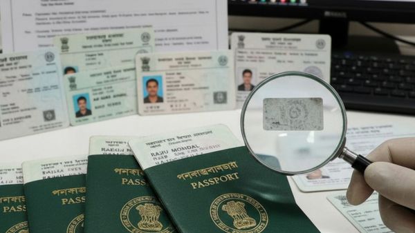 Fake Aadhar and Ration Cards For 700 Rupees Bangladesh Nationals In Kerala Arrested Fake Aadhar and Ration Cards For 700 Rupees Bangladesh Nationals In Kerala Arrested