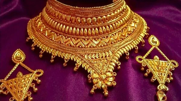 Gold price today gold rate India 24k gold price 22k gold rate 18k gold rate gold price drop gold rate today October 30 gold price fall India gold price per 10 grams gold price per 100 grams gold rate live update gold buying India gold market news 24 carat gold rate 22 carat gold price Indian gold market gold investment news gold rate change today gold rate gold jewellery price India 24 22 18 30 100