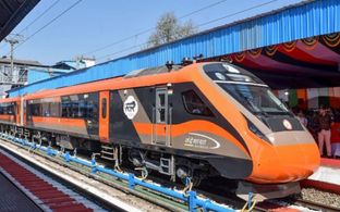 విజయవాడ నుంచి హైదరాబాద్‌కు గంటే ప్రయాణం.. 220 కి.మీ స్పీడ్‌తో కొత్త రైలు.. వందే భారత్ కన్నా ఫాస్ట్..