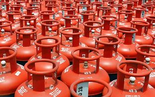 LPG వినియోగదారులకు బిగ్ షాక్.. సబ్సిడీ రీఫిల్స్ సంఖ్య భారీగా తగ్గింపు.. వారికి ఇక నాలుగు సిలిండర్లకే సబ్సిడీ..