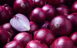 Onion Price: భారీగా పెరిగిన  ఉల్లి ధర.. కిలో రూ.65..!
