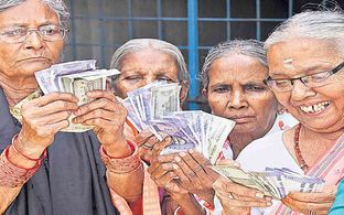 Pensions: అక్టోబర్ నుంచి కొత్త పింఛన్లు.. కీలక ఆదేశాలు జారీ చేసిన మంత్రి..!