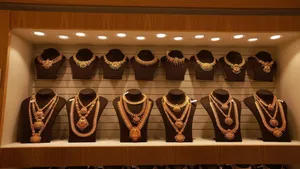 Gold Rates In India Today Gold Rs 15210 Less From Peak 24k 22k 18k Gold Prices Weekly Outlook 1494373.html