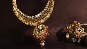 Gold Rate In India Today Outlook 24k Above Rs 1 5 Lakh Silver Near Rs 2 7 Lakh May 4 Outlook 1506073.html