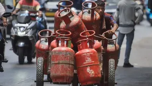 Lpg Price Cut 1 June Commercial Lpg Rate Slashed For Third Month In A Row New Lpg Cylinder Price
