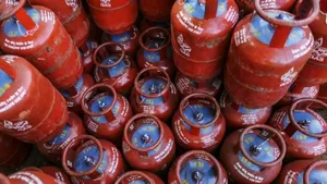 Free Lpg Gas Cylinder For Poor Families In Uttar Pradesh This Diwali Under Ujjwala Yojana