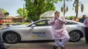 Hydrogen Fuel Trial Amid E20 Controversy Nitin Gadkaris Big Announcement Hydrogen Vehicles Trial