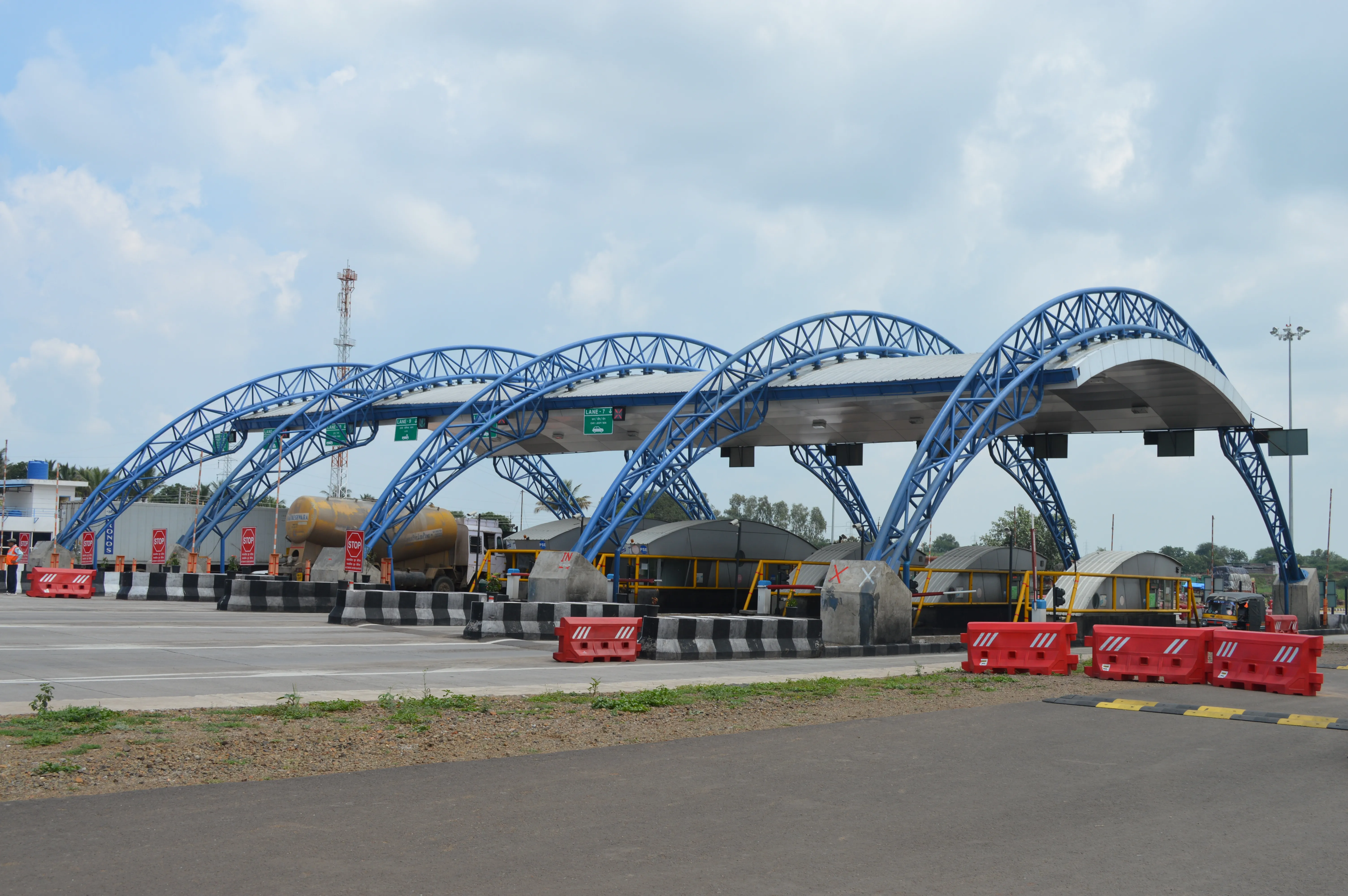Sardewadi / Indapur Toll Plaza