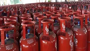 Lpg Price August 2025 Rs100 Cut For Commercial Cylinders No Change In Domestic Gas