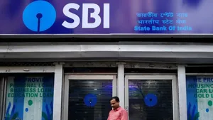 Sbi Charged Rs 4 400 To Customers But Now It Is Imposing A Fine Of Rs 1 5 Lakh What Happened