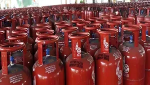 Lpg Price Cut In December Commercial Cylinder Rates Reduced Across Major Cities