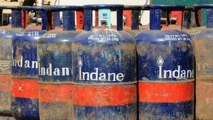 Lpg Price Cut For Commercial Cylinder How Does It Benefit People