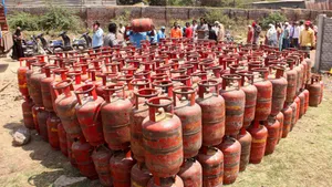 Does Lpg Refill Booking For Households Increased To 35 Days Government Answers