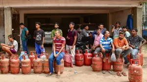 8 Lakh New Png Connections In 1 Month India Cuts Lpg Dependence Amid War Crisis