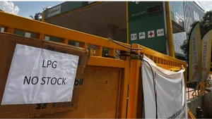 Bengaluru Auto Crisis Half Lpg Pumps Dry Amid Shortage Chaos