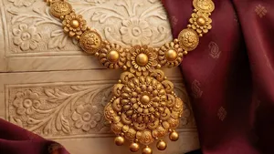 Gold Silver Prices Fall Today In Chennai 22k Gold Down 100 G 1 Sovereign 800 Drop Amid Fuel Pr
