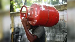 Commercial Cylinder Prices Slashed By 157 Government Cut Agri Cess On Import