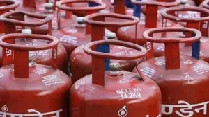 Amid Election Reaching Soon Oil Companies Cut Commercial Lpg Free Trade Cylinder Rates