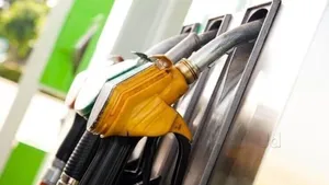 Lpg Crisis Hits Bengaluru Half Of Gas Pumps Shut Amid Supply Shortage